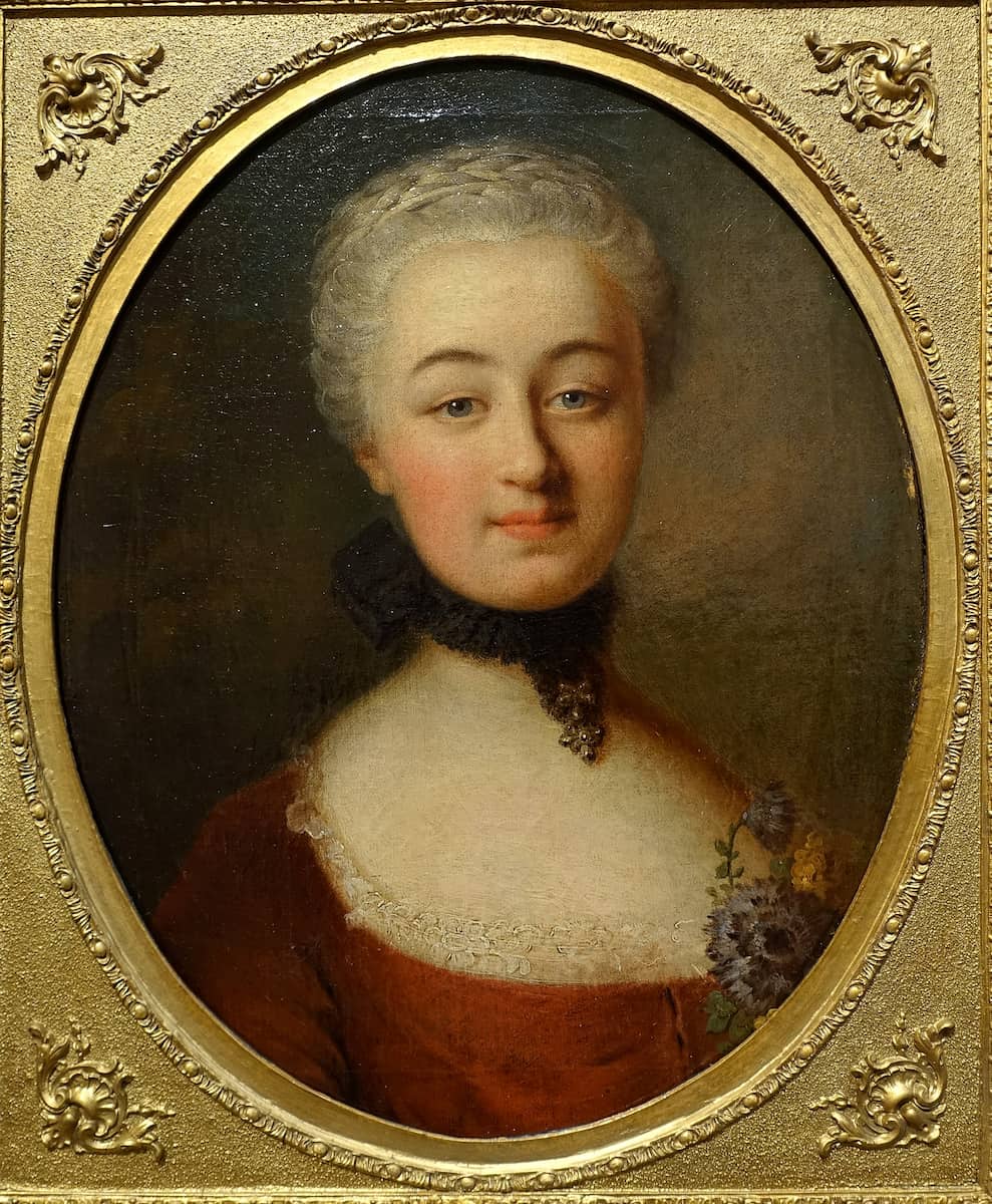 作者不詳の女性の正面肖像（中央構図）